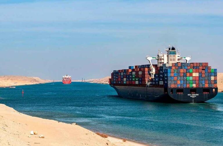 Suez canals_Shipping