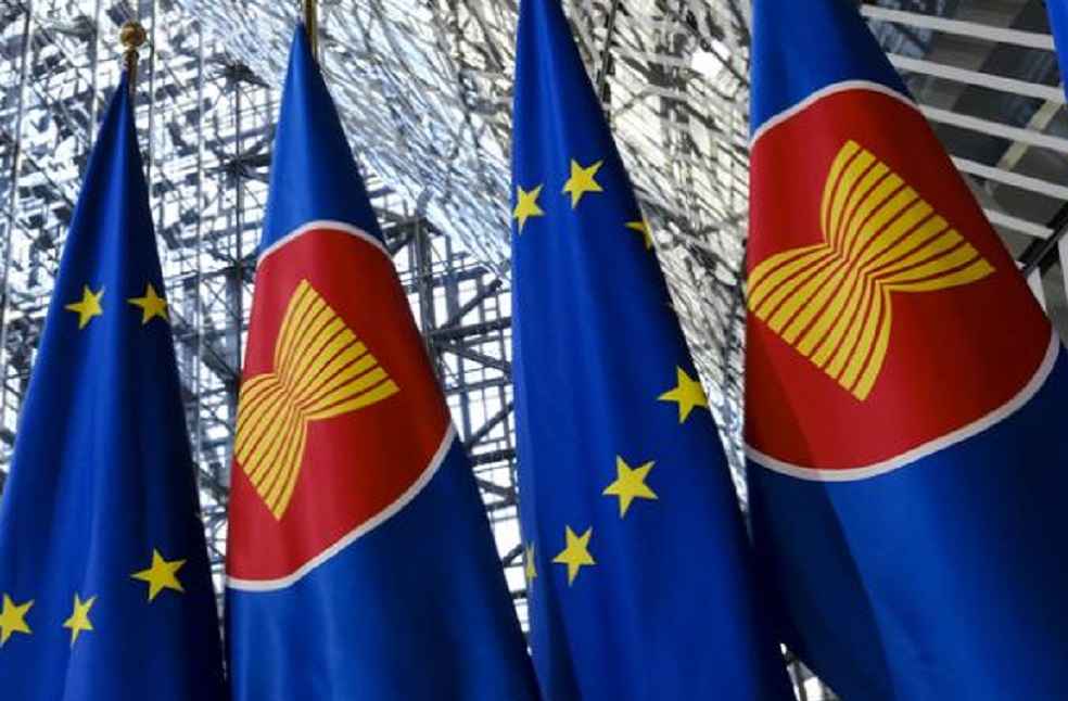 ASEAN and the EU flags