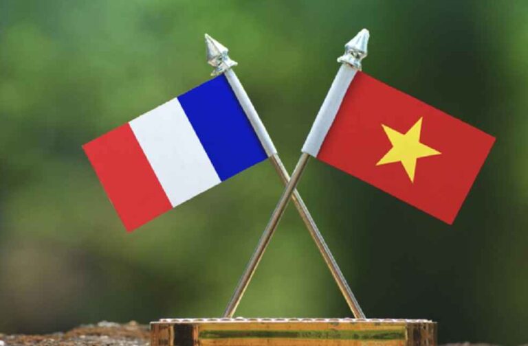 vietnam france flag