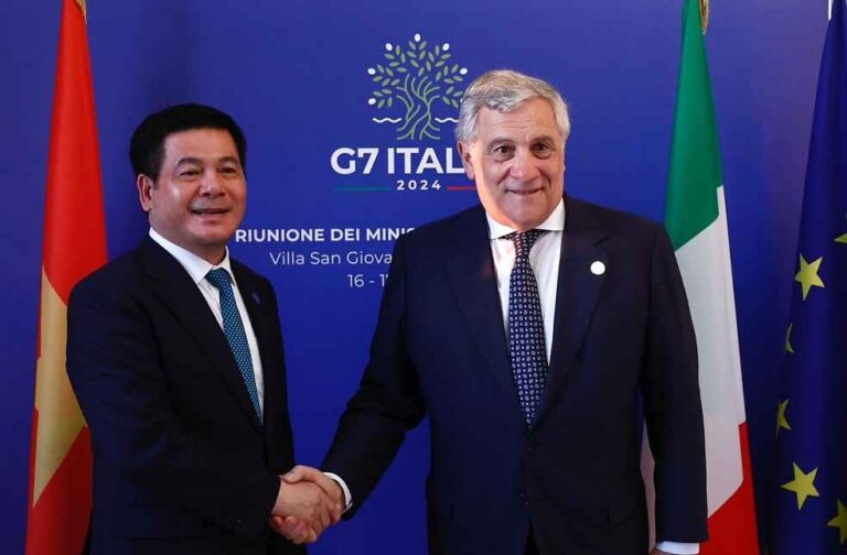 Antonio Tajani and Nguyen Hong Dien