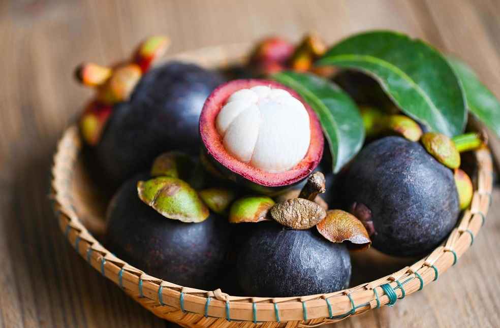 peeled mangosteen